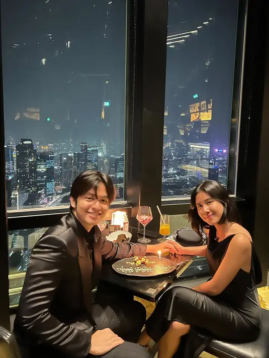 Angga Yunanda rayakan ultah ke-23 bersama Shenina Cinnamon (Foto: instagram angga)