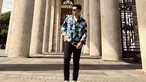 Memiliki paras rupawan dan suara indah, tak heran diidolakan banyak orang. Segala gerak-gerik pria yang sempat dijodohkan dengan Lesti Kejora ini sering mencuri perhatian. Terlebih gaya OOTD-nya saat liburan ke luar negeri. (Liputan6.com/IG/@hariiputraa_lida2020)