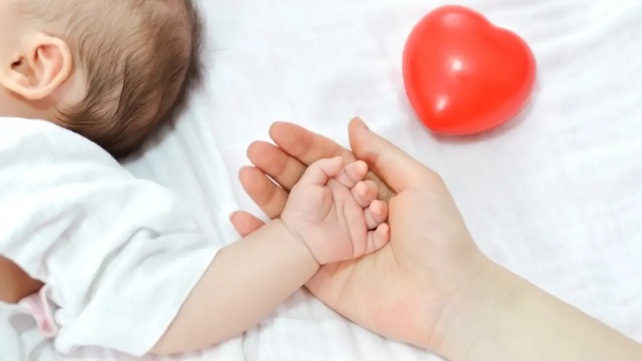 Cara Menangani Bayi yang Mengalami Perut Kembung dan Muntah