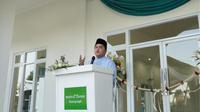 Menteri BUMN Erick Thohir meresmikan Masjid At-Thohir di di Kecamatan Gunung Sugih, Kabupaten Lampung Tengah, Provinsi Lampung, yang tak jauh dari kediaman orang tua Erick Thohir.