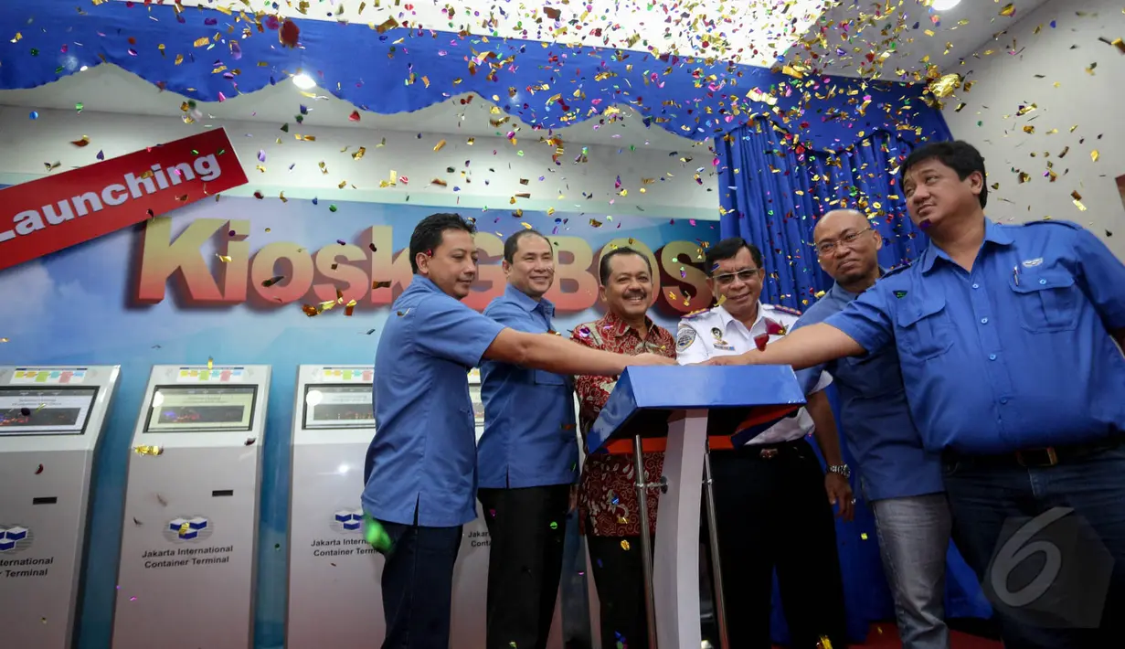 JICT meluncurkan inovasi pembayaran baru via Gen2 Online Billing Self Service (G-BOSS) di Gedung Billing JICT, Jakarta, Senin (18/5/2015). G-BOSS merupakan inovasi terbaru berupa layanan pembayaran ekspor impor mandiri. (Liputan6.com/Faizal Fanani)