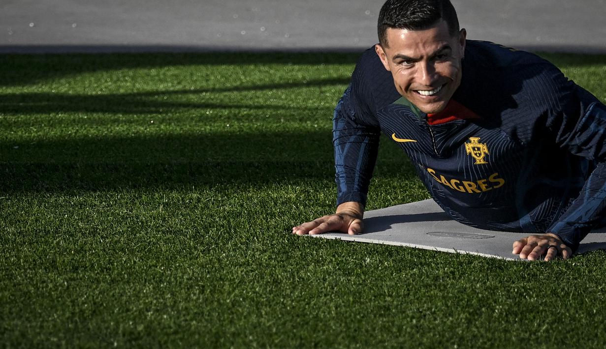 Ronaldo menjadi satu dari lima pemain depan yang dibawa Portugal, selain Diogo Jota, Joao Felix, Rafael Leao, dan Goncalo Ramos.  (PATRICIA DE MELO MOREIRA / AFP)