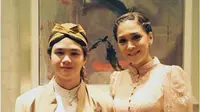 Maia Estianty berpose dengan anak bungsunya (Foto: Instagram)