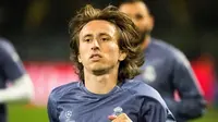 Real Madrid Cemas Modric Tergoda Tawaran AC Milan 
