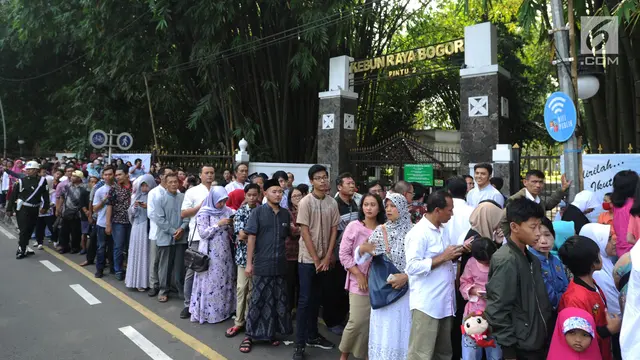 Ribuan Warga Antre Open House Presiden Jokowi