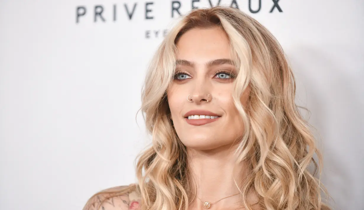 Paris Jackson saat menghadiri Gala Harold and Carole Pump Foundation 2022 di The Beverly Hilton, Beverly Hills, California, Amerika Serikat, 19 Agustus 2022. Penampilannya makin cantik dengan tindikan pada hidung. (Rodin Eckenroth/Getty Images/AFP)