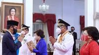 Presiden Jokowi resmi melantik gubernur dan wakil gubernur Sulawesi Utara (Sulut) masa jabatan 2021-2024, Olly Dondokambey-Steven Kandouw. (Setpres/Biro Pers))