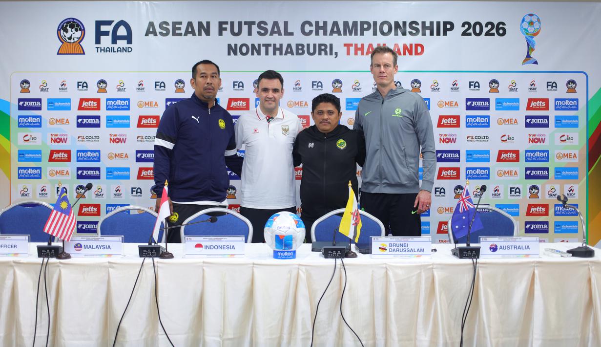 Perwakilan pelatih yang ditergabung dalam Grup B ASEAN Futsal Championship 2026 yakni, Australia, Malaysia, dan Brunei Darussalam, melakukan konferensi pers menjelang laga perdana di Nonthaburi, Thailand pada Minggu (5/4/2026). (Dok. Federasi Futsal Indonesia)