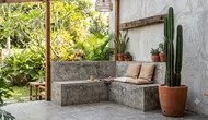 8 Ide Teras Rumah dengan Kaktus dan Beton Ekspos, Kombinasi Gaya Industrial Estetik