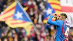 Ronald Araujo merupakan pilihan utama Xavi untuk mengisi lini pertahanan Barcelona. Bek tengah berusia 23 tahun itu juga memiliki banderol mencapai 50 juta euro atau Rp784 miliar. (AFP/Josep Lago)