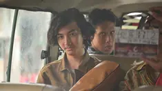 Setelah film Mencuri Raden Saleh, wajah Ari Irham dan Ganindra Bimo kembali hiasi layar lebar dengan bintangi film horor Jagat Arwah. Film Jagat Arwah ini juga menjadi film keempat Sheila Dara di tahun 2022. Meski jarak tayang film satu dengan yang lainnya berdekatan, para pemain tetap berikan yang terbaik saat syuting film Jagat Arwah. (Liputan6.com/IG/@ariirhamm)