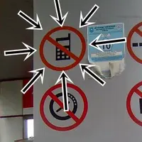 Sebuah video memperlihatkan bahaya radiasi ponsel jika berdekatan dengan bensin. Jadi masih mau mainan hape saat di SPBU?