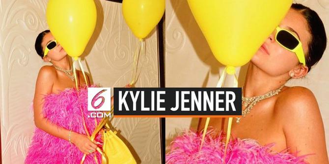 VIDEO: Kylie Jenner Ulang Tahun, Ayahanda Salah Unggah Foto