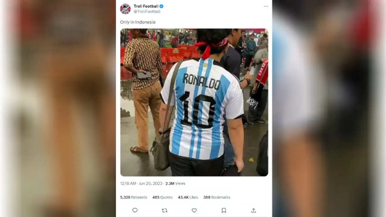 Foto Penonton Laga Argentina vs Indonesia Pakai Jersey Tim Tango Bertuliskan Ronaldo Viral di Twitter