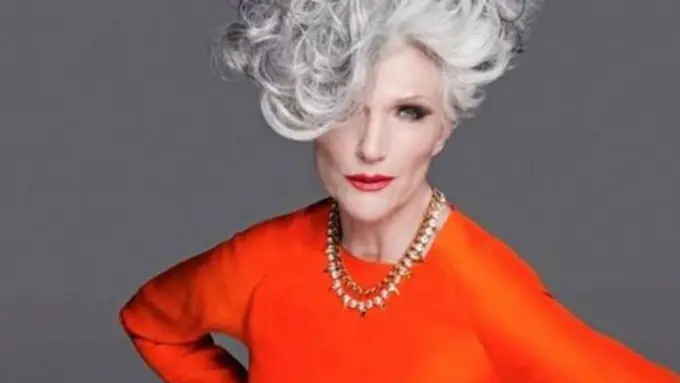 [Bintang] Seksi Sampai Tua, Wanita Berusia 69 Tahun Ini Bertahan Jadi Model