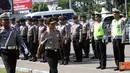 Citizen6, Kendal: Upacara yang diikuti oleh hampir 400 personil tersebut terdiri dari unsur Polri, TNI, Satpol PP, Dishub, Pramuka dan Pelajar, Satgas Ormas, SAR, Senkom dan Orari, Dishub, dan tokoh masyarakat. (Pengirim: Aryo Widiyanto)