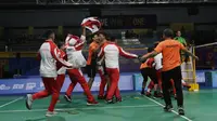 Indonesia merebut medali emas bulutangkis beregu putra SEA Games 2019 setelah menumbangkan Malaysia 3-1. (Bola.com/Muhammad Iqbal Ichsan)