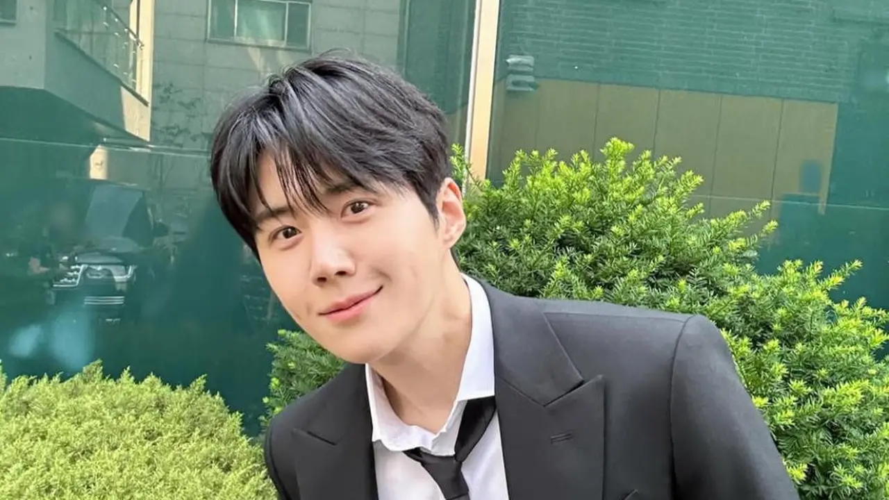 Satu sgensi dengan Cha Eun Woo, Kim Seon Ho gabung Fantagio. (credit:instagram.com/seonho__kim)