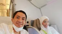 Ayu Dewi dan Regi Datau bertolak ke Tanah Suci (Foto Instagram mrsayudewi)