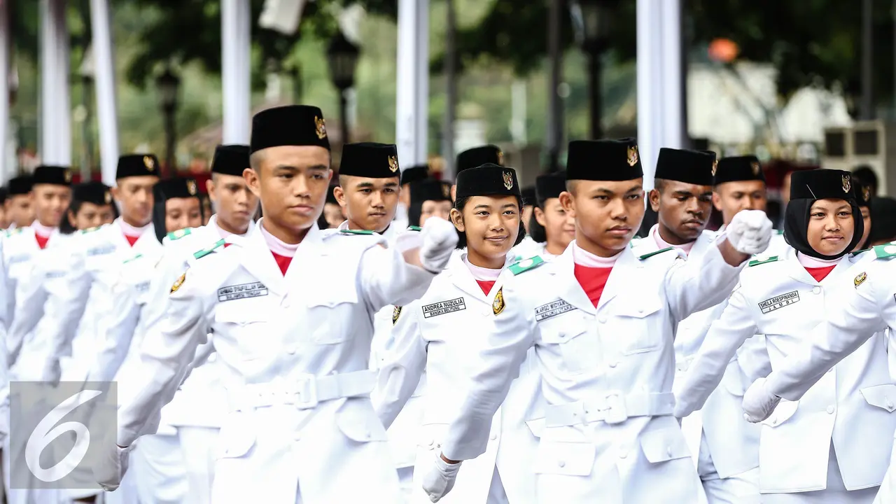 20160815-Presiden-Jokowi-Tinjau-Gladi-Bersih-Paskibraka-Jakarta-FF