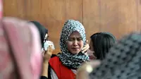 Assyifa Ramadhani menangis usai sidang kasus pembunuhan Ade Sara di Pengadilan Negeri Jakarta Pusat, (7/10/14). (Liputan6.com/Panji Diksana) 