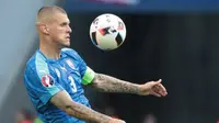 Bek Liverpool asal Slovakia, Martin Skrtel. (AFP/Kenzo Tribouillard)