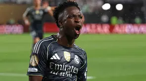 Pemain Real Madrid, Vinicius Jr, melakukan selebrasi seusai membobol gawang Salzburg pada lanjutan Piala Dunia Antarklub 2025, Jumat (27/6/2025) pagi. (FRANCK FIFE / AFP)