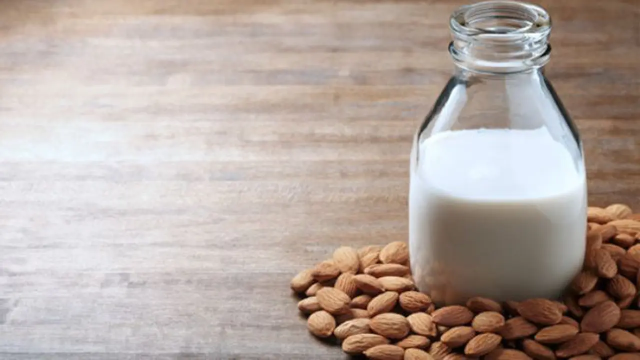 Yuk, Buat Susu Almond yang Bikin Harimu Bersemangat!