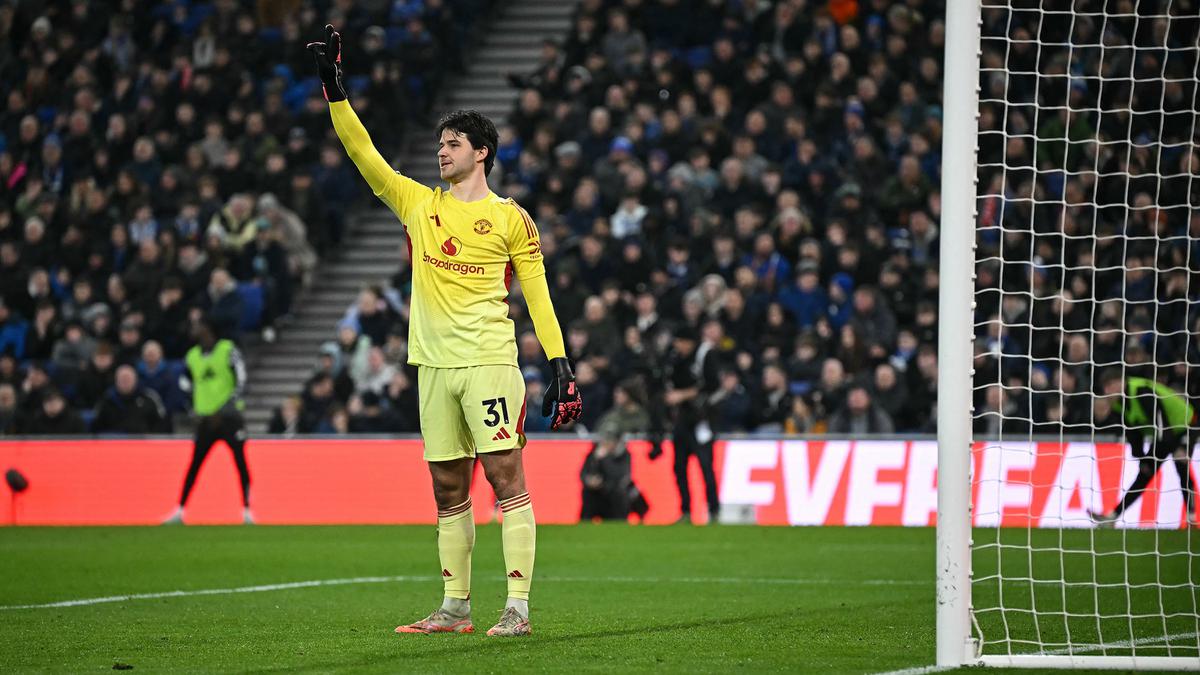 Senne Lammens Akui Manchester United Tampil Buruk Saat Tumbang di Markas Newcastle