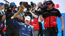 <p>Pembalap Maserati MSG Racing, Maximilian Gunther merayakan kemenangan pada balapan Jakarta E-Prix 2023 Round-11 yang berlangsung di Jakarta International E-Prix Circuit (JIEC), Ancol, Jakarta, Minggu (04/06/2023). (Bola.com/Bagaskara Lazuardi)</p>