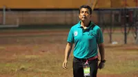Pelatih Jafri Sastra memadukan pemain muda dalam skuat Persipura. (Liputan6.com/Helmi Fithriansyah)
