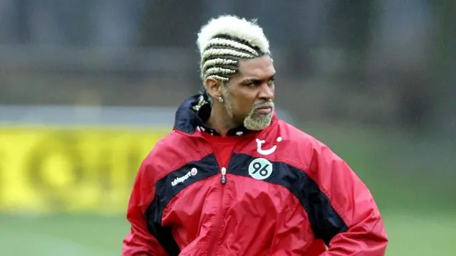 6 Gaya Rambut Pesepak Bola Ini Nyentrik Banget, Bikin Penonton Melongo