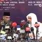 Ketua Umum PBNU KH Yahya Cholil Staquf (Gus Yahya) saat konferensi pers Forum R20 bersama Secretary General of Muslim World League Muhammad bin Abdul Karim Al-Issa. (TVNU/Liputan6.com)