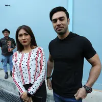 "Kita masih bertamu, ngobrol, makan, jalan-jalan ketemu anak. Ya mungkin seminggu empat kali atau lima kali, kita banyak bertemu," timpal Mehdi. (Adrian Putra/Bintang.com)