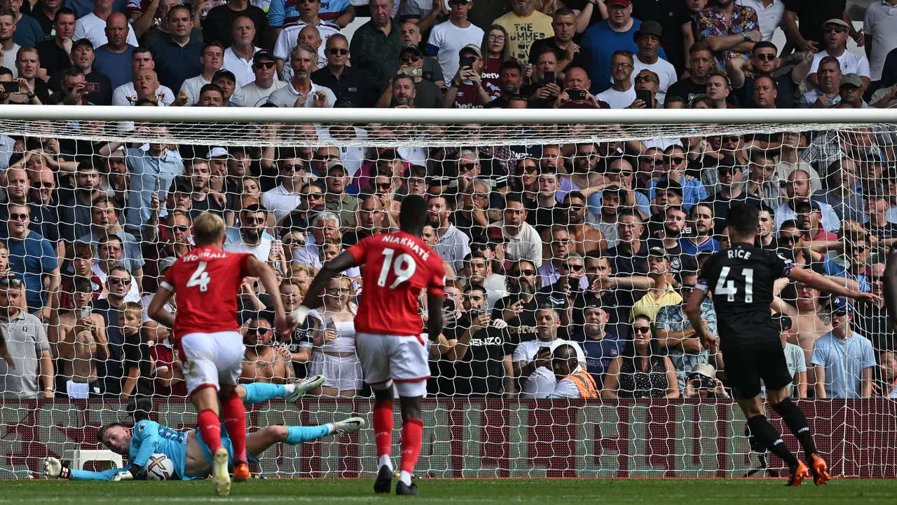 Foto: Momen Dean Henderson Gagalkan Penalti Harry Kane di Pekan ke-4 Liga Inggris
