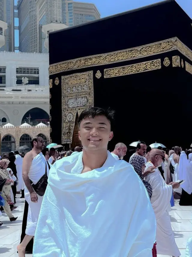 Ernando Ari umrah
