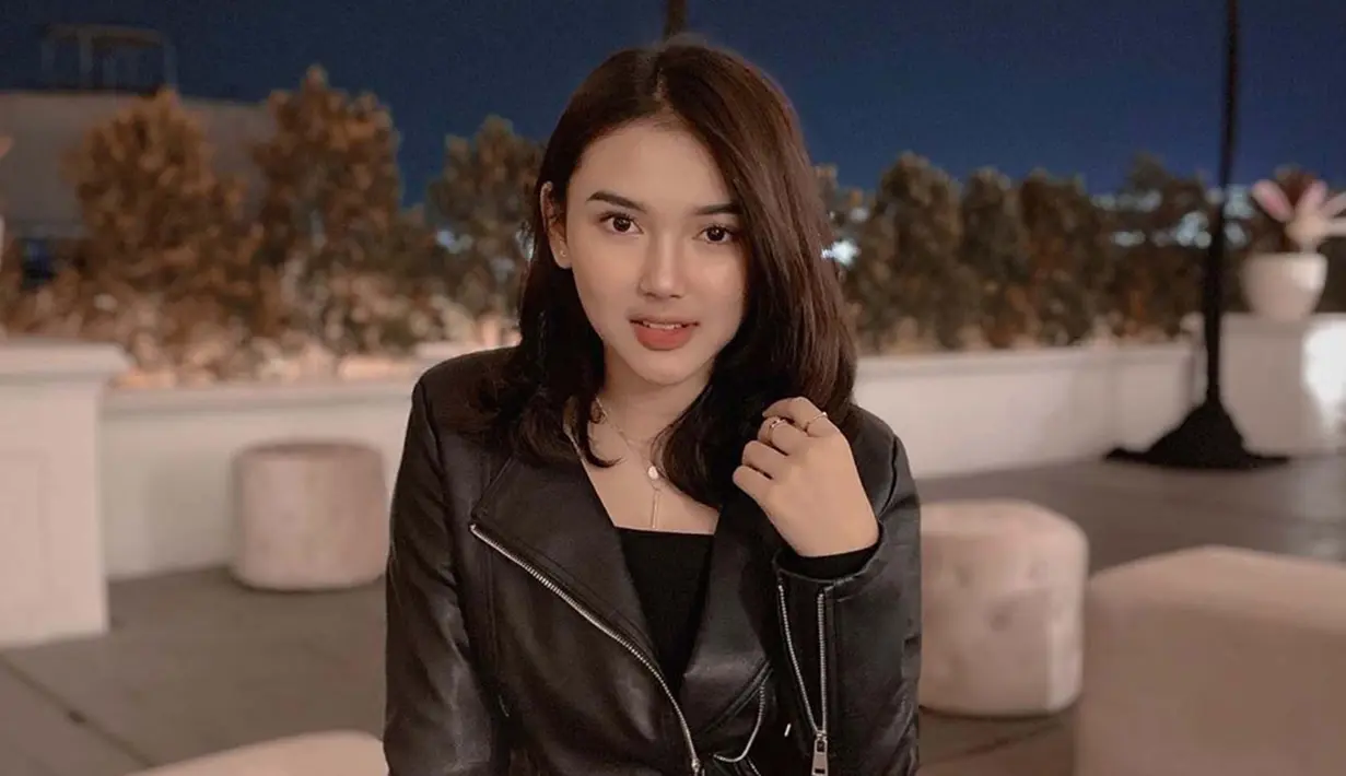 Shakira Jasmine mengawali kariernya di bidang musik dengan mengikuti salah satu ajang pencarian bakat 'The Voice Kids' musim pertama. (Liputan6.com/IG/@shakirajsmn)