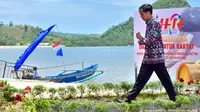Presiden Joko Widodo saat menghadiri Hari Pers Nasional 2016 di Kawasan Ekonomi Khusus Mandalika, Kabupaten Lombok Tengah, Nusa Tenggara Barat (NTB), Selasa (9/2). (Setpres/Agus Suparto)