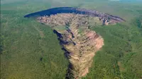 Kawah Batagaika atau Batagaika Crater (Alexander Gabyshev/Siberian Times)