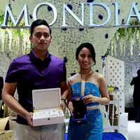 Chacha dan Dico mengaku lupa menyiapkan sepasang cincin yang menjadi lambang suci pernikahan.  (Wimbarsana/Bintang.com)