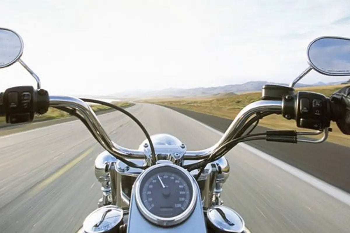 ilustrasi naik motor. ©Huffington Post