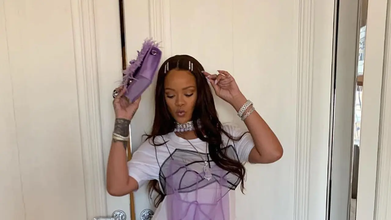 Rihanna Rekrut Desainer Sepatu untuk Fenty, Ekspansi Bisnis Lagi?