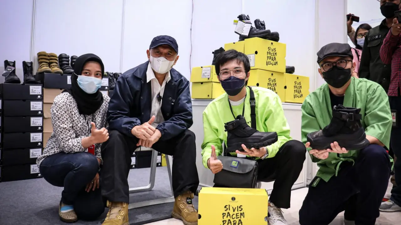 Pameran Sneaker Local Brand Bikin MenkopUKM Bangga