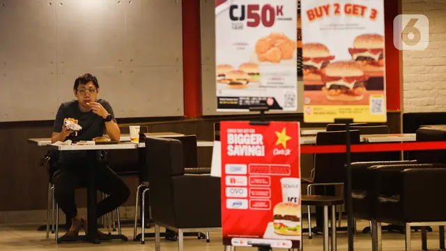 FOTO: Restoran di Mal Kembali Layani Pengunjung Makan di Tempat