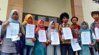 Sebanyak 15 dari 28 mahasiswa yang diberhentikan paksa dari tiga kampus itu kini melayangkan gugatan ke PTUN. (Liputan6.com/Arie Nugraha)