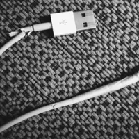 Ikuti tips keren ini untuk menyelamatkan kabel charger iPhonemu.
