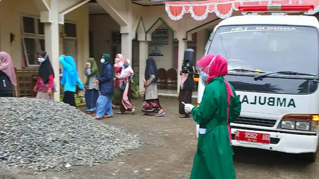 Sebanyak 88 santri dan warga di pesantren di Desa Cibeunying, Kecamatan Majenang, Cilacap, tersebut terkonfirmasi Covid-19. (LIputan6.com/Imam Hamidi-Muhamad Ridlo)