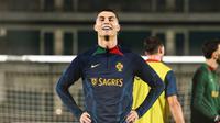CR7 terlihat menikmati setiap momen latihan bersama Portugal. Senyum lebar terlihat dari Ronaldo di sesi latihan. Piala Dunia 2022 di Qatar ini menjadi kesempatan kelima Ronaldo untuk unjuk gigi di ajang terakbar 4 tahunan tersebut. (Liputan6.com/IG/portugal)