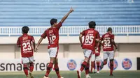 Rizky Pellu menctak 2 gol kemenangan Bali United atas PSIM Yogyakarta pada Tour De Java di Stadion Mandala, Minggu sore (13/6/2021). (Bola.com/Maheswara Putra)