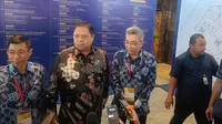 Ketua Umum Himpunan dan Penyewa Pusat Perbelanjaan Indonesia (Hippindo) Budihardjo Iduansjah bersama Menteri Koordinator Bidang Perekonomian Airlangga Hartarto dalam acara Indonesia Retail Summit di Swissotel Jakarta PIK Avenue, Rabu (28/8/2024). (sulaeman/Merdeka.com)